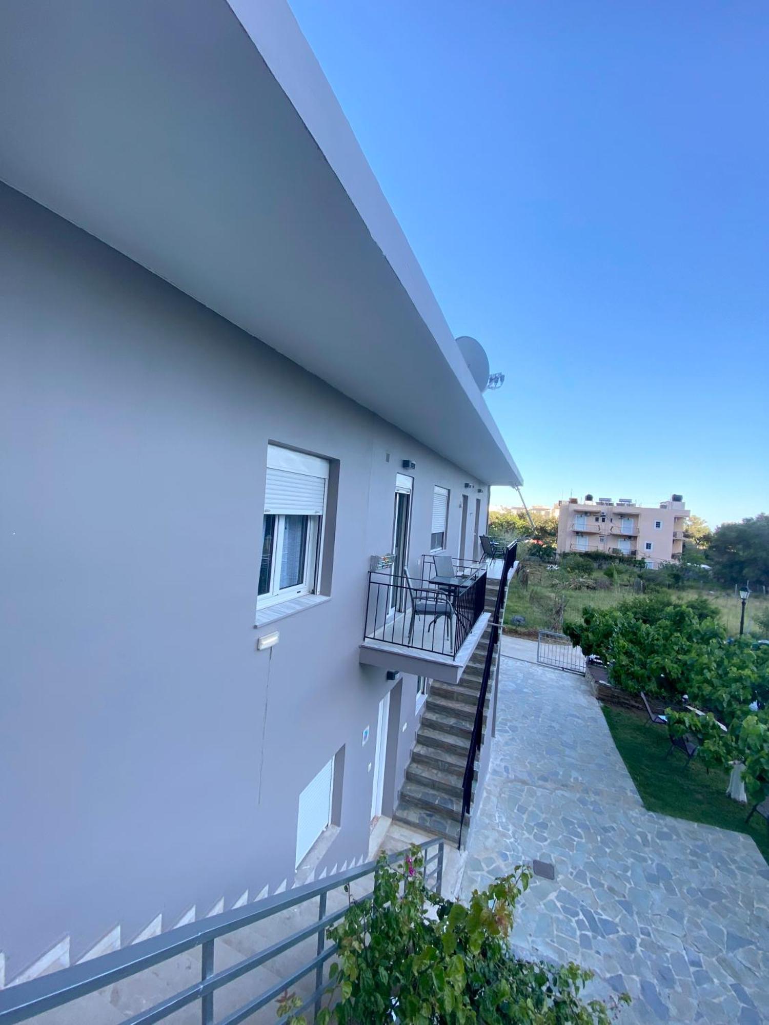 Stelios Apartment *